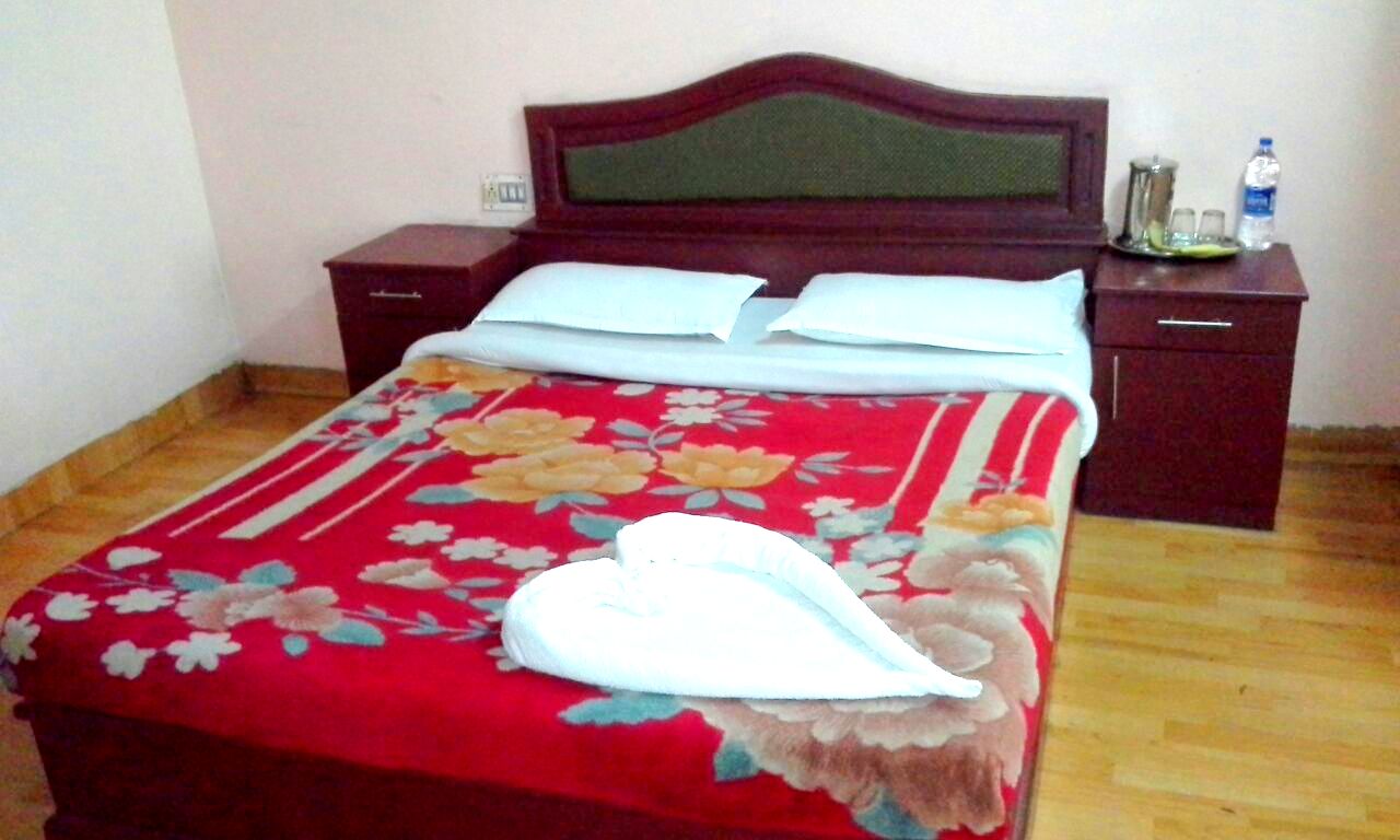 Greens Stay Bedroom